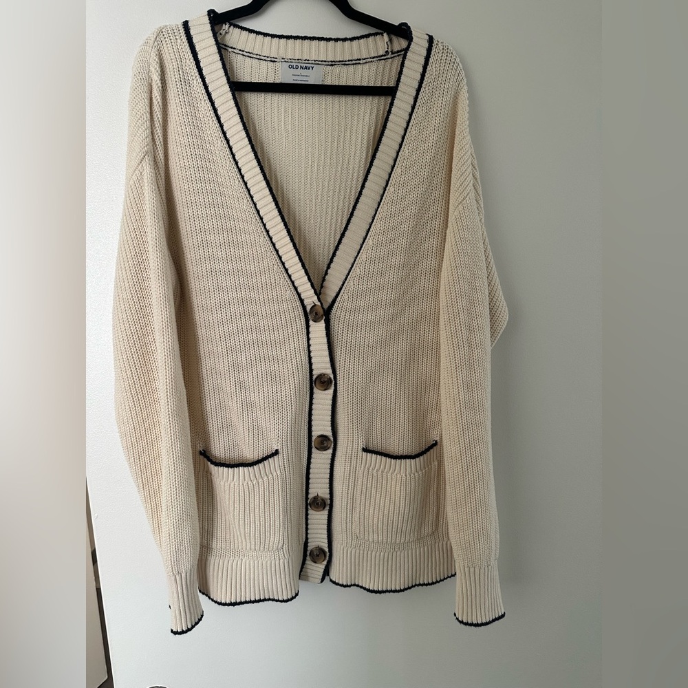 Old Navy Sweater. Size: L.